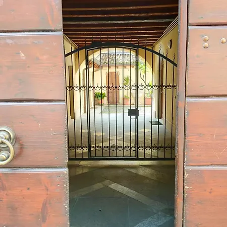 In Piccola Casa Di Corte Brescia