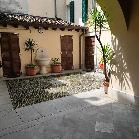 In Piccola Casa Di Corte Apartamento *