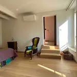 In Piccola Casa Di Corte *